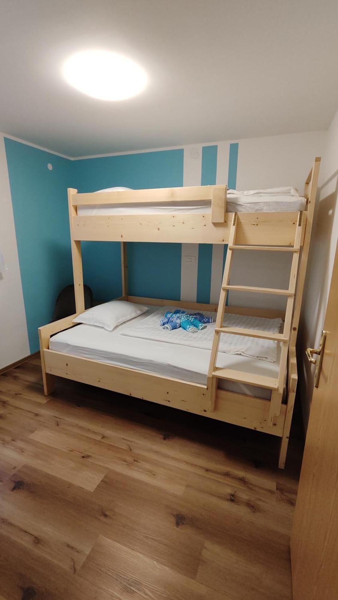 Apartma Irena *